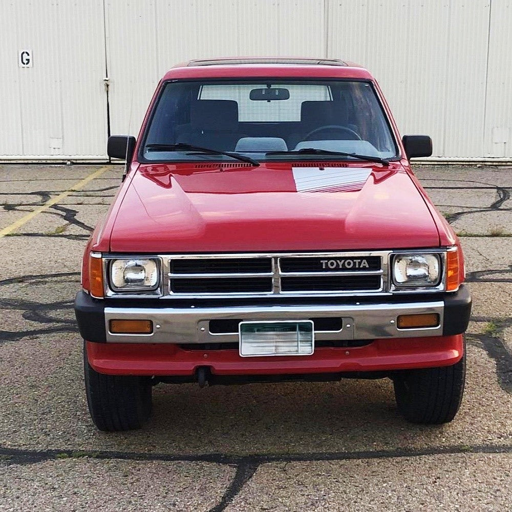 Toyota 4Runner 1st Gen(1983–1989) Lensun 65W Hood Solar Panel