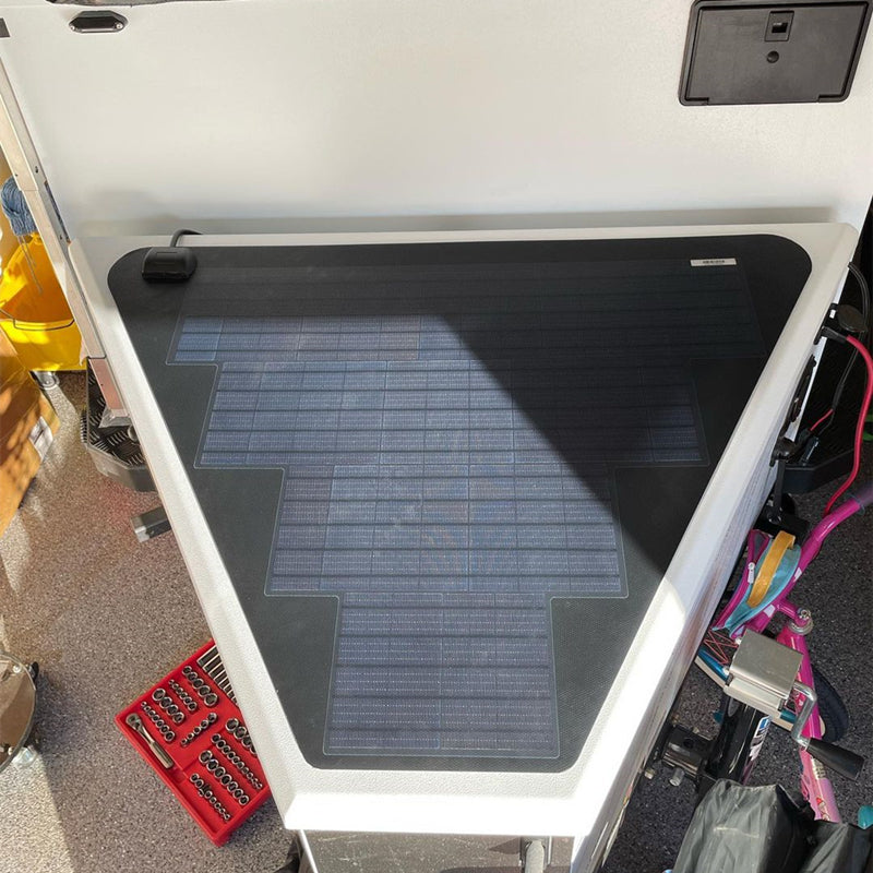 TurtleBack Expedition Trailers Staubox Für ein flexibles 66-W-Solarpanel von Fora Solar